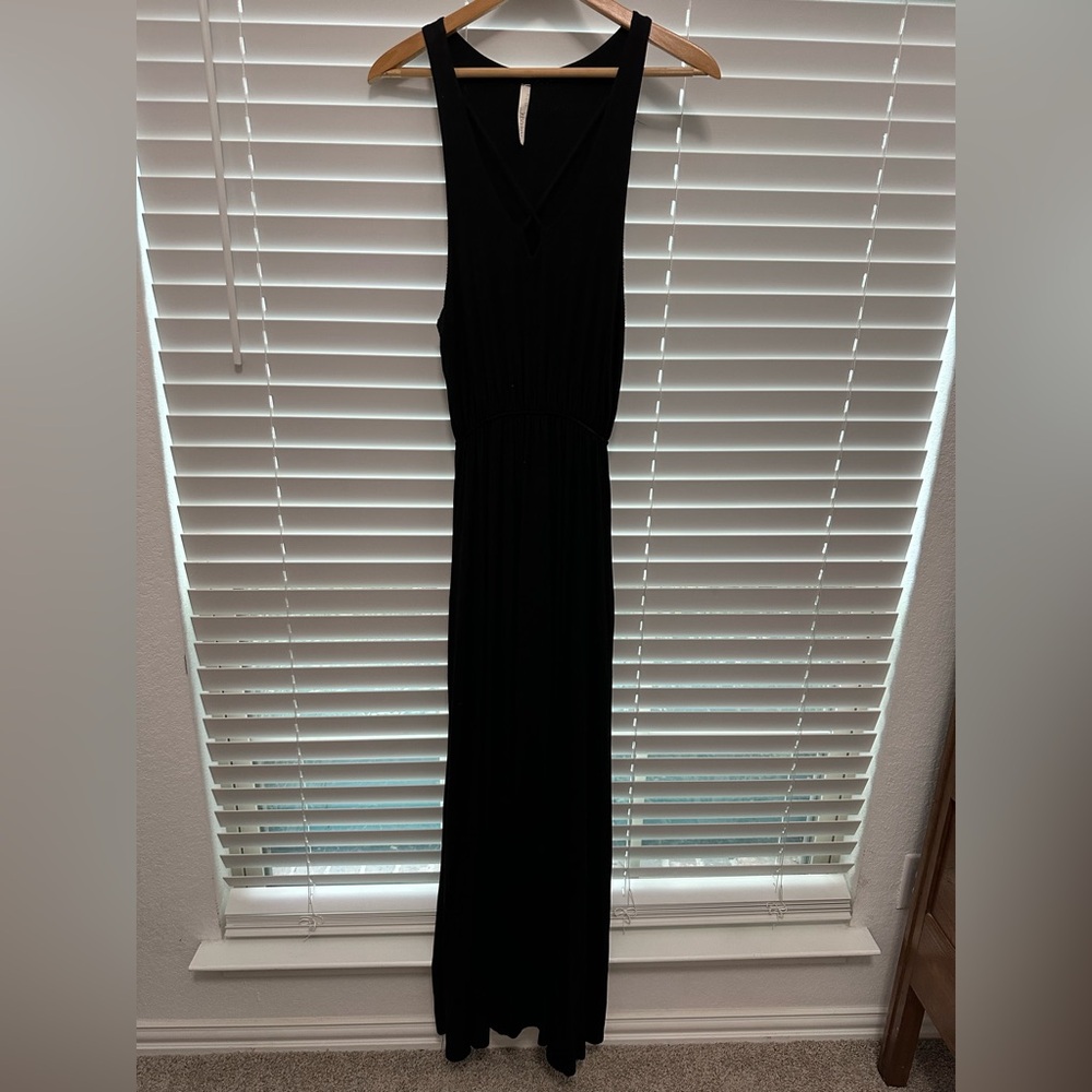 Sleeveless Black V-Neck Maxi Dress